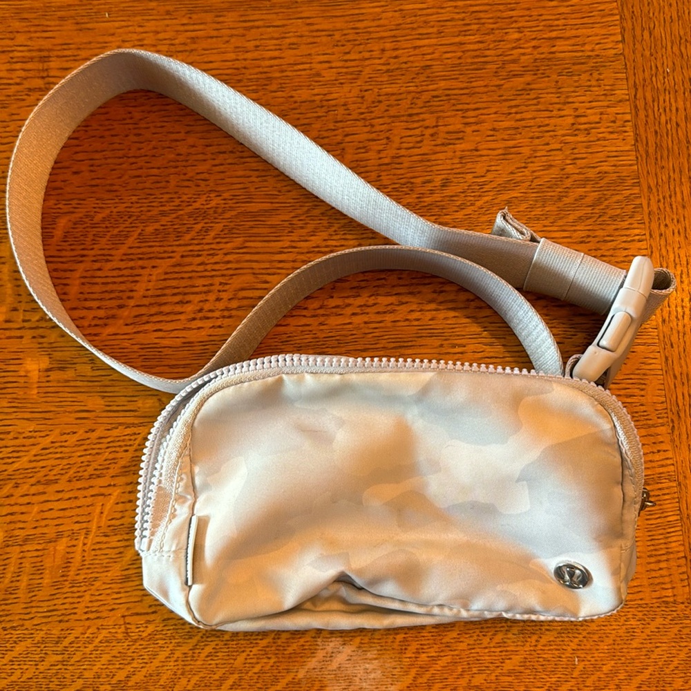 Lululemon belt bag Camo
